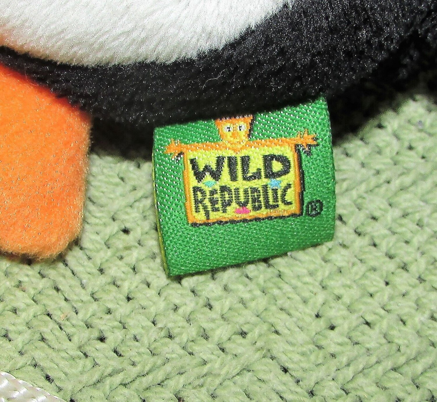 WILD REPUBLIC PENGUIN PLUSH COIN PURSE CLASP OPEN 6" STUFFED ANIMAL