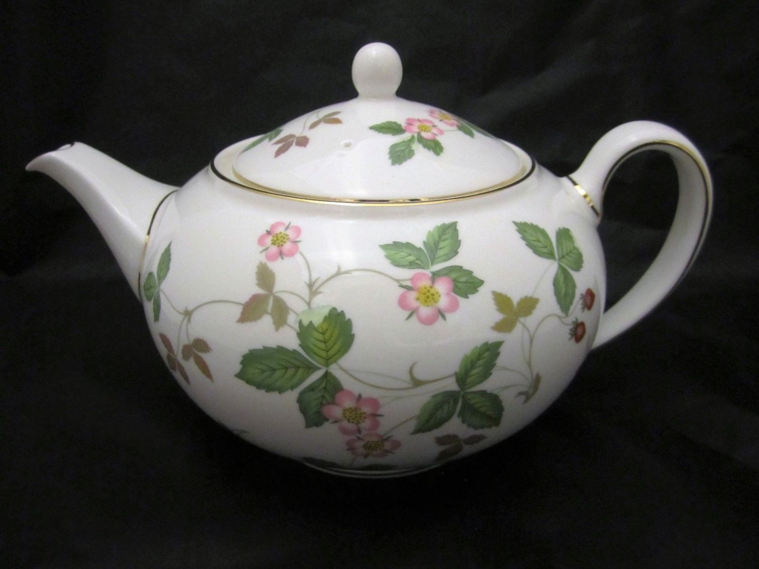 wedgwood wild strawberry miniature tea set