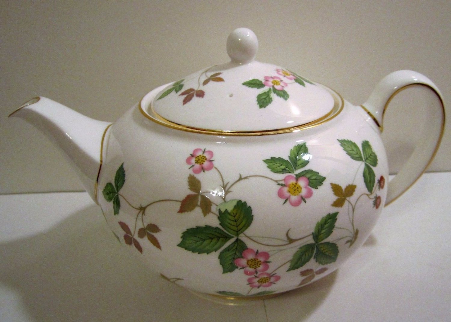 wedgwood wild strawberry miniature tea set