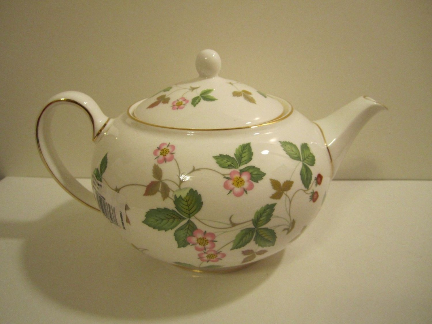 wedgwood wild strawberry miniature tea set