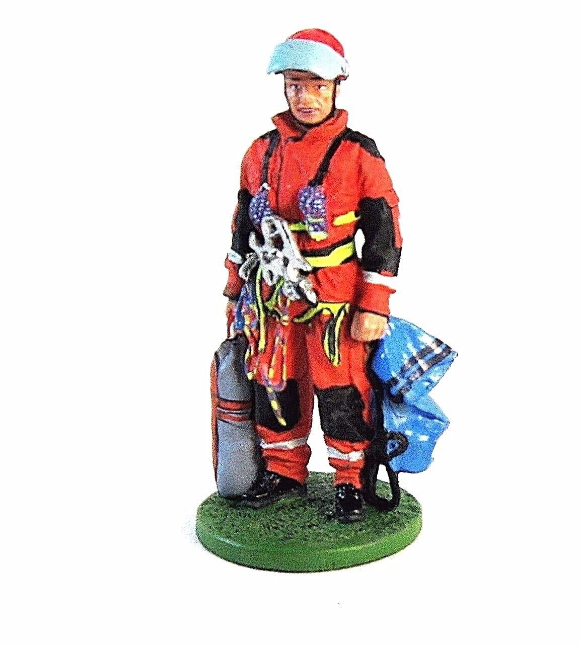 GERMAN FIREMAN 2003,EDICOLA FIGURES 1/32 ,HAND PAINTED,DELPRADO,COLLECTIBLE,NEW