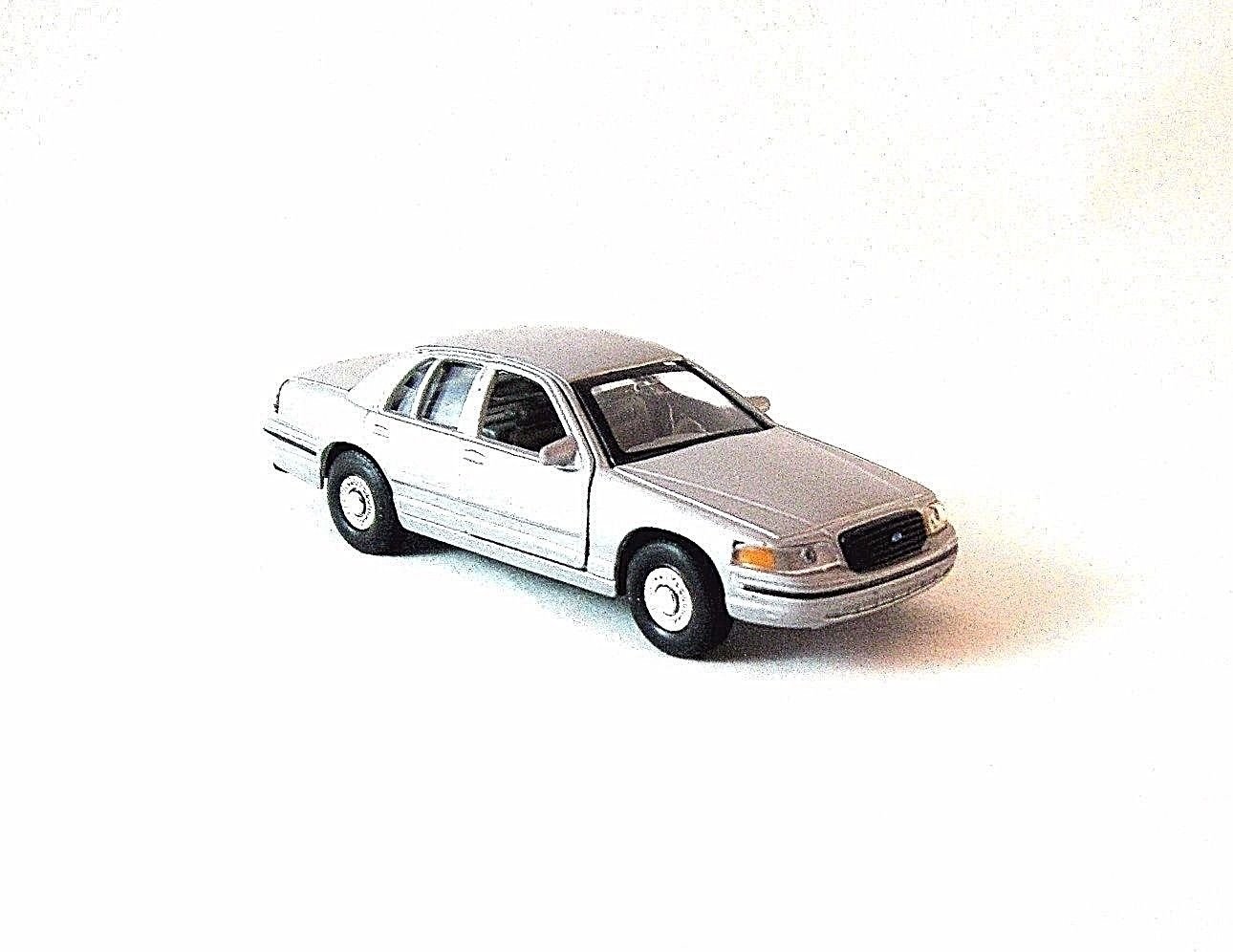 welly ford 1999 crown victoria