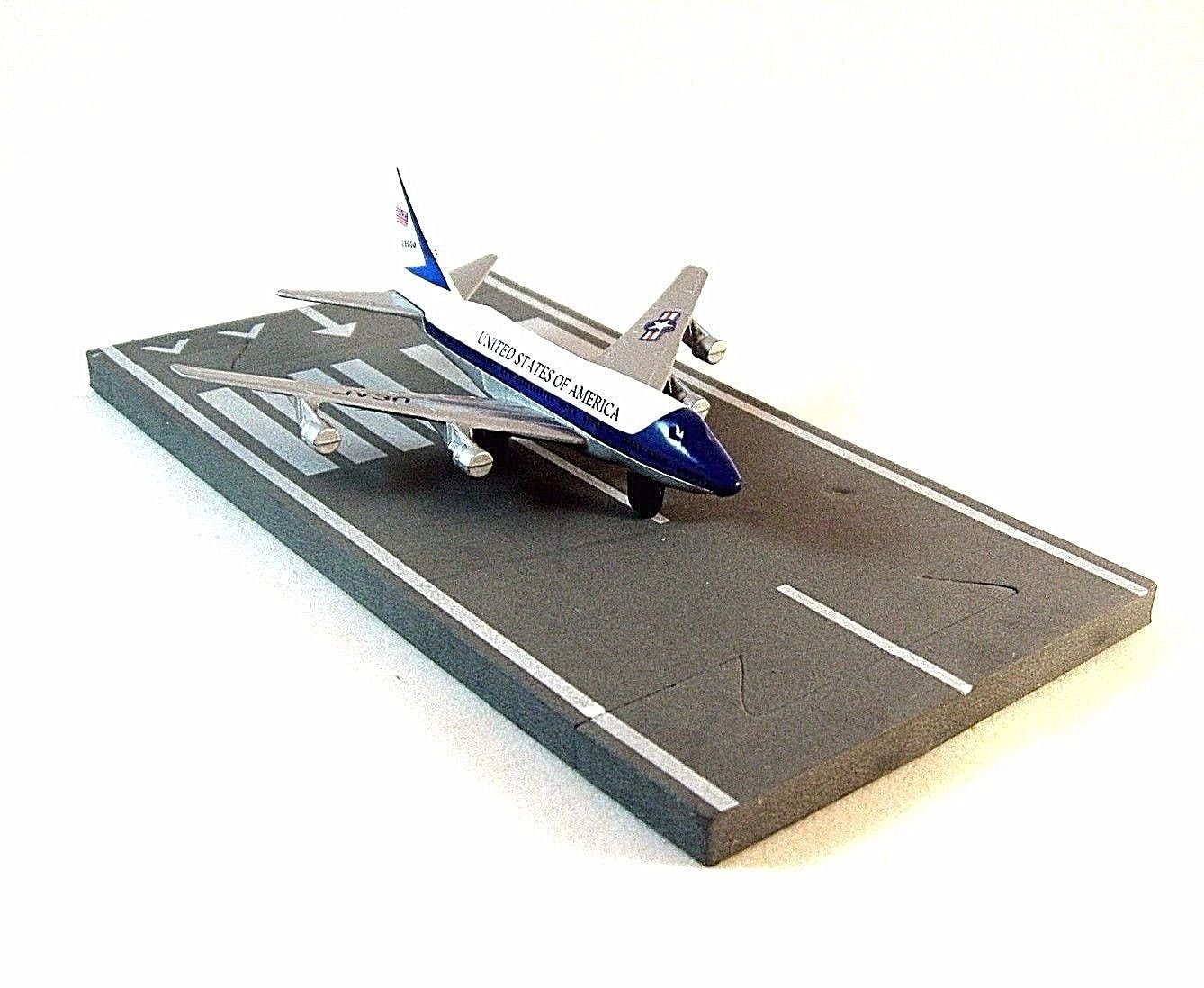 AIR FORCE ONE 747 VC-25,RUNWAY 24 DIECAST AIRCRAFT MODEL,COLLECTOR'S MODEL , NEW