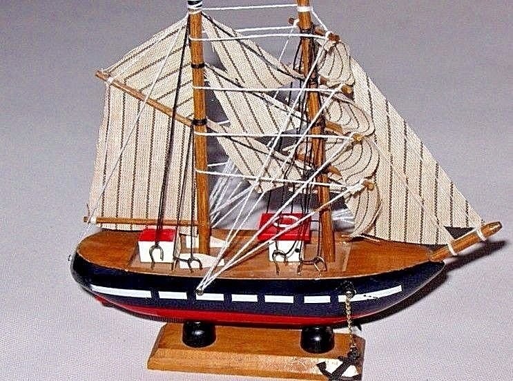 DECOR WOOD SAILING BOAT HANDBUILT NAUTICAL MODEL DECOR HOME COLLECTIBLE