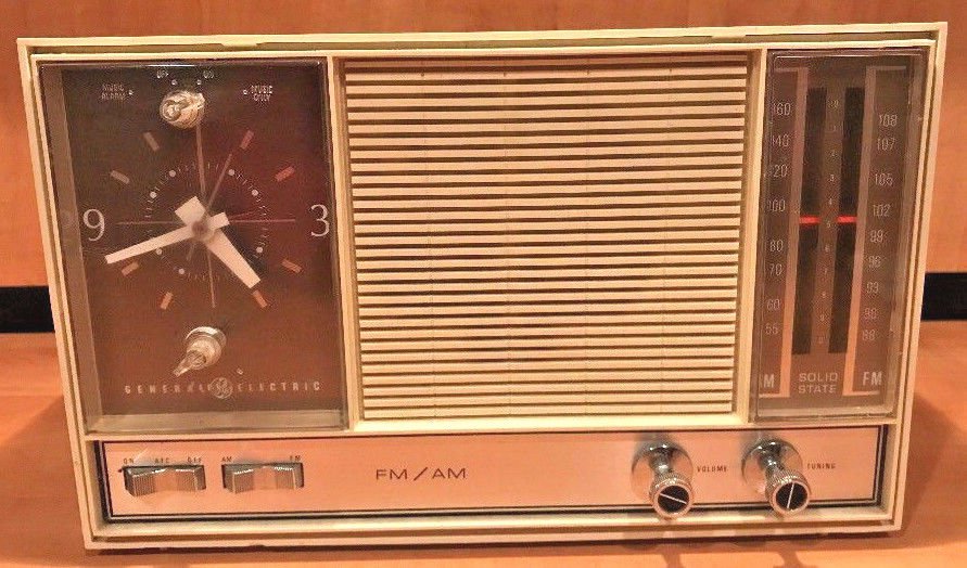 VINTAGE GE AM/FM SOLID STATE CLOCK RADIO
