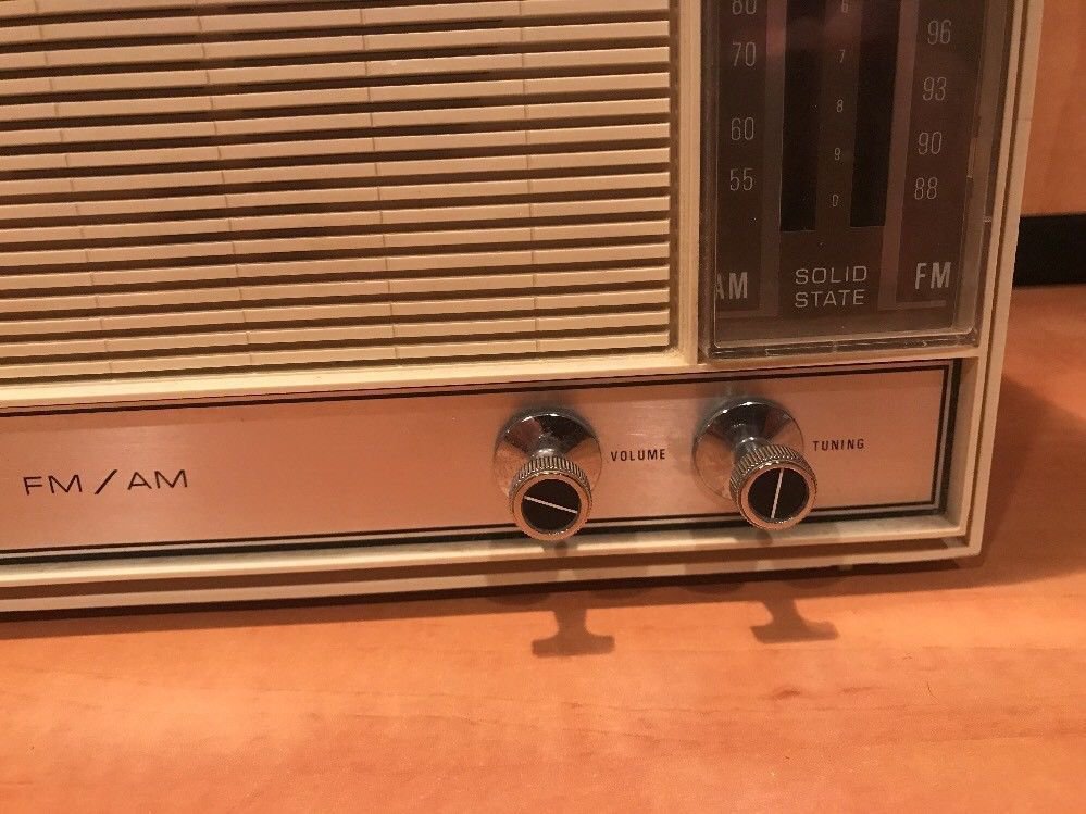 VINTAGE GE AM/FM SOLID STATE CLOCK RADIO