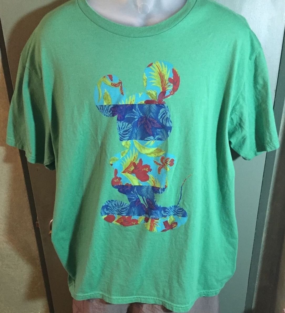 Disney Women's XL Mickey Mouse Green Multi Colored Graphic Tee T-shirt Unisex