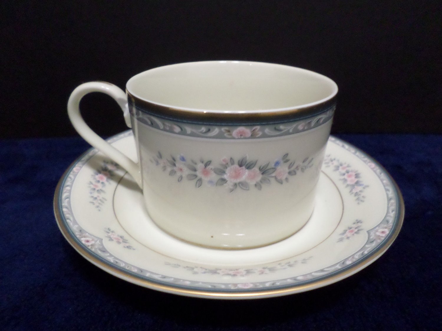 Mikasa 5 pc Place Setting fine china tea rose pattern made in Japan