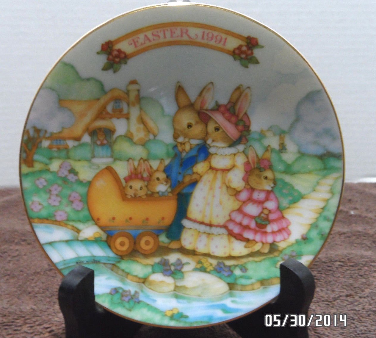 1991 Avon Collector Plate Easter Springtime Stroll Trimmed in 22K Gold