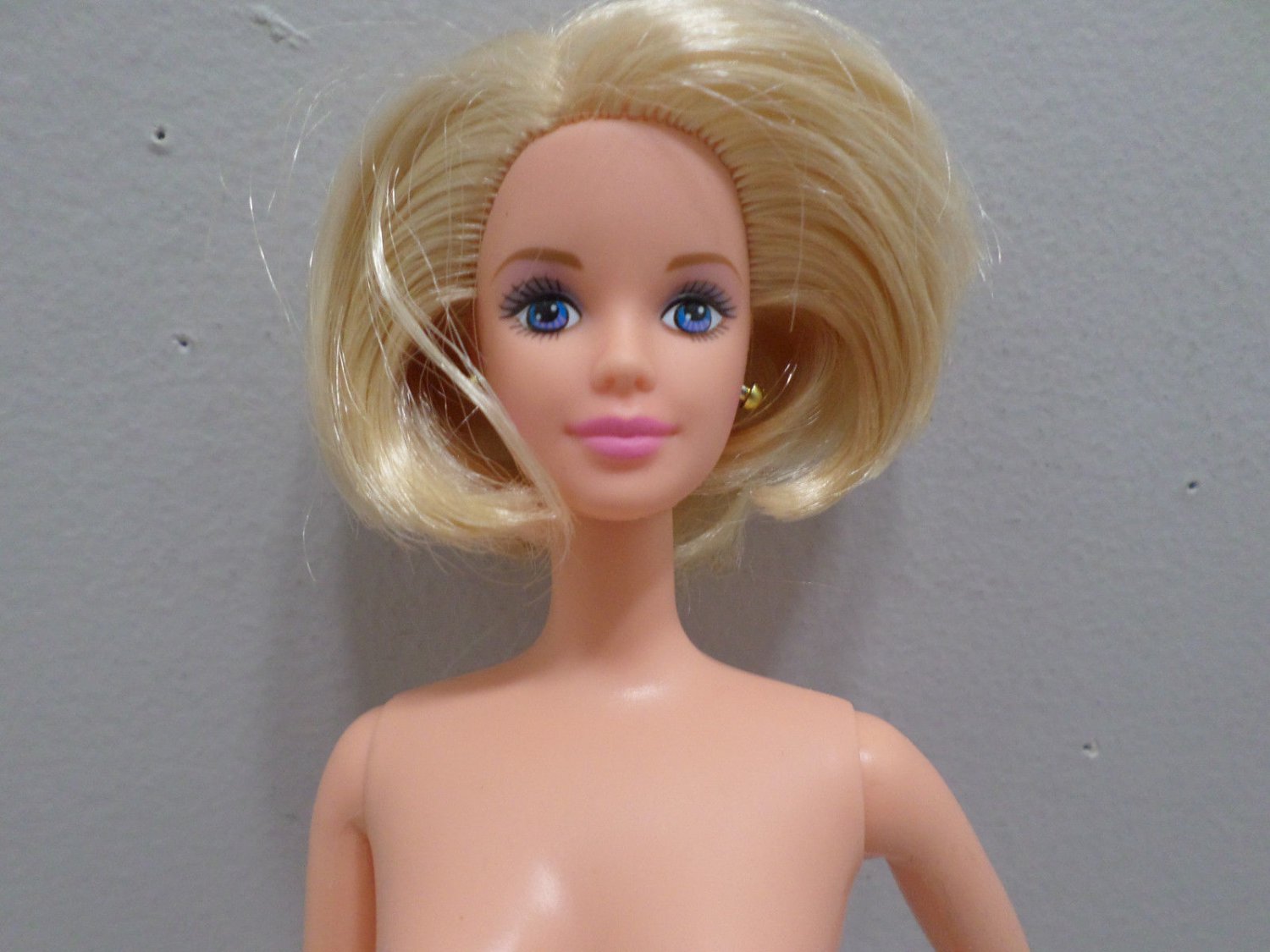 barbie with short blonde hair