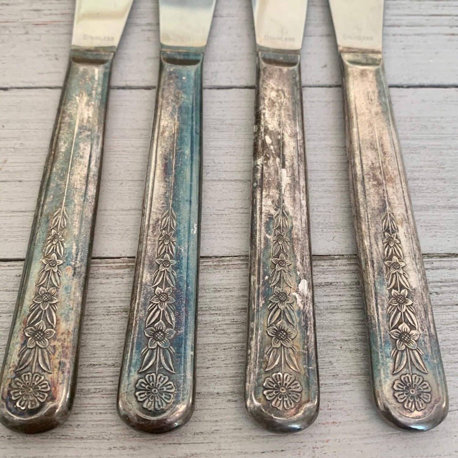 4 Meriden DELIGHT Silverplate Knives Dinner Knife Floral Vintage 50s HTF Set 8.5