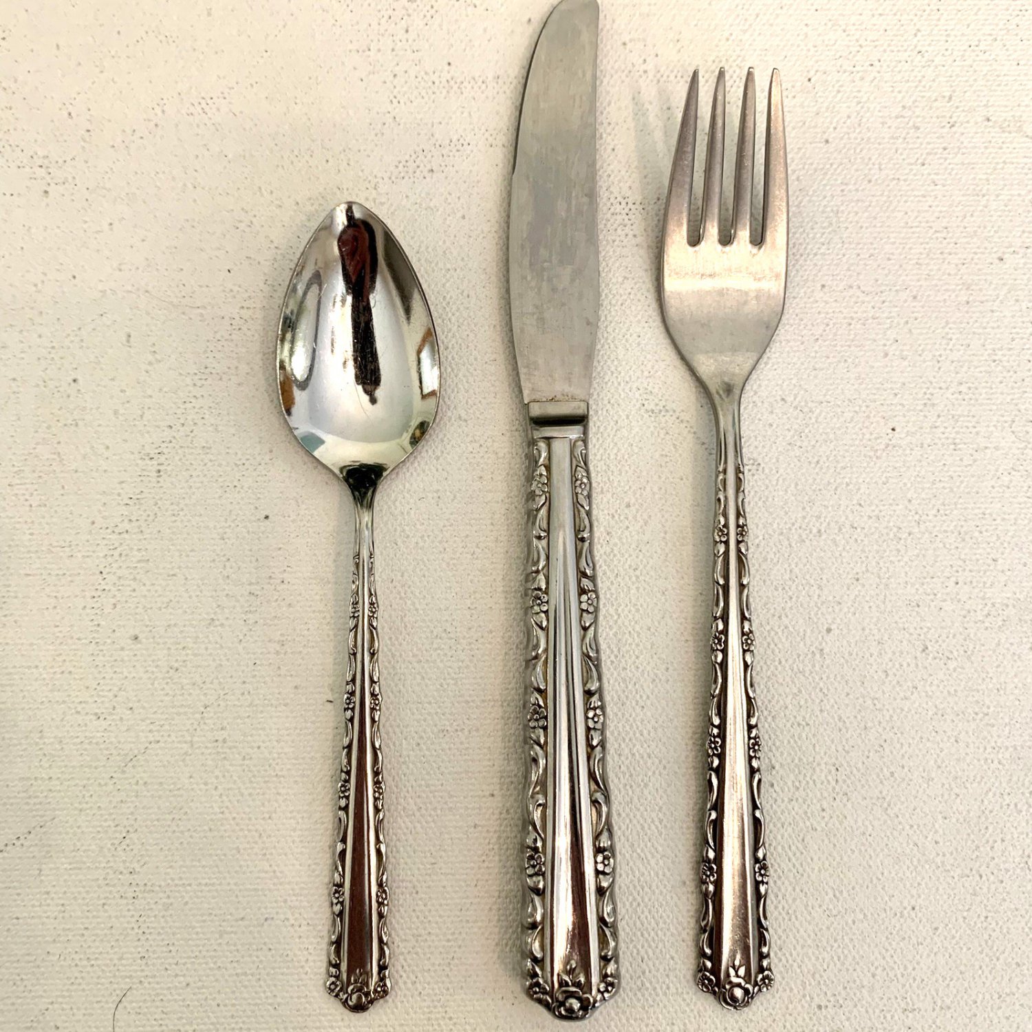 Oneida Deluxe Cherie Childs Dinner Place Setting Fork Spoon Knife Kids Glossy