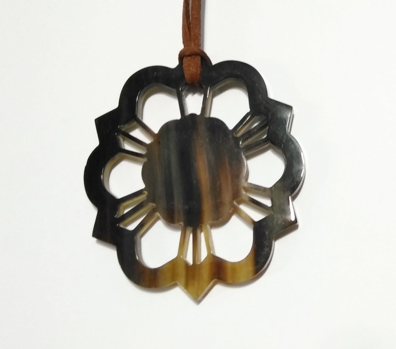 Horn pendant - buffalo horn pendant - horn pendent - pendentif en corne KAI-5737