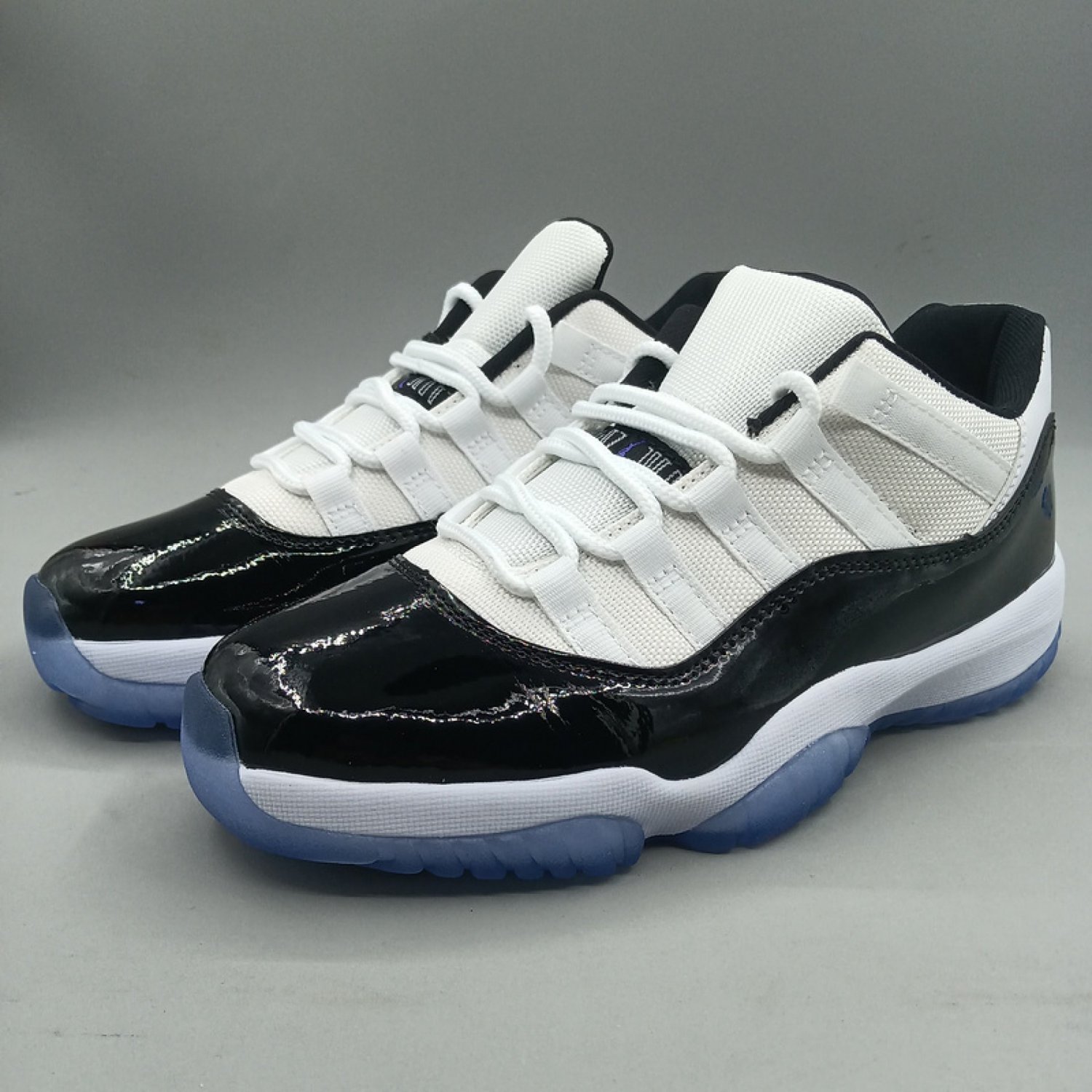 Men & Wmns Jordan 11 Retro Low Concord_1
