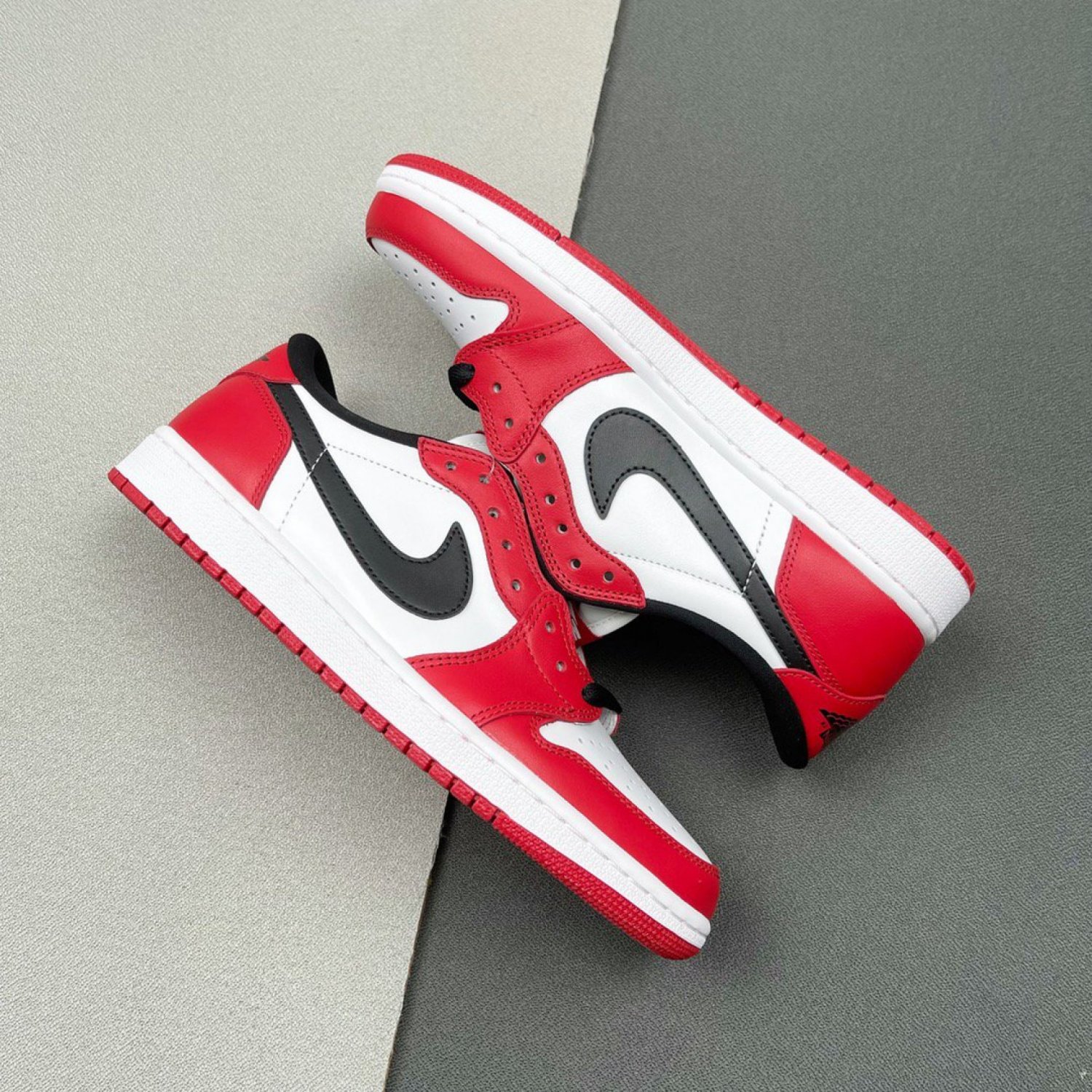 Men & Wmns Jordan 1 retro low og chicago