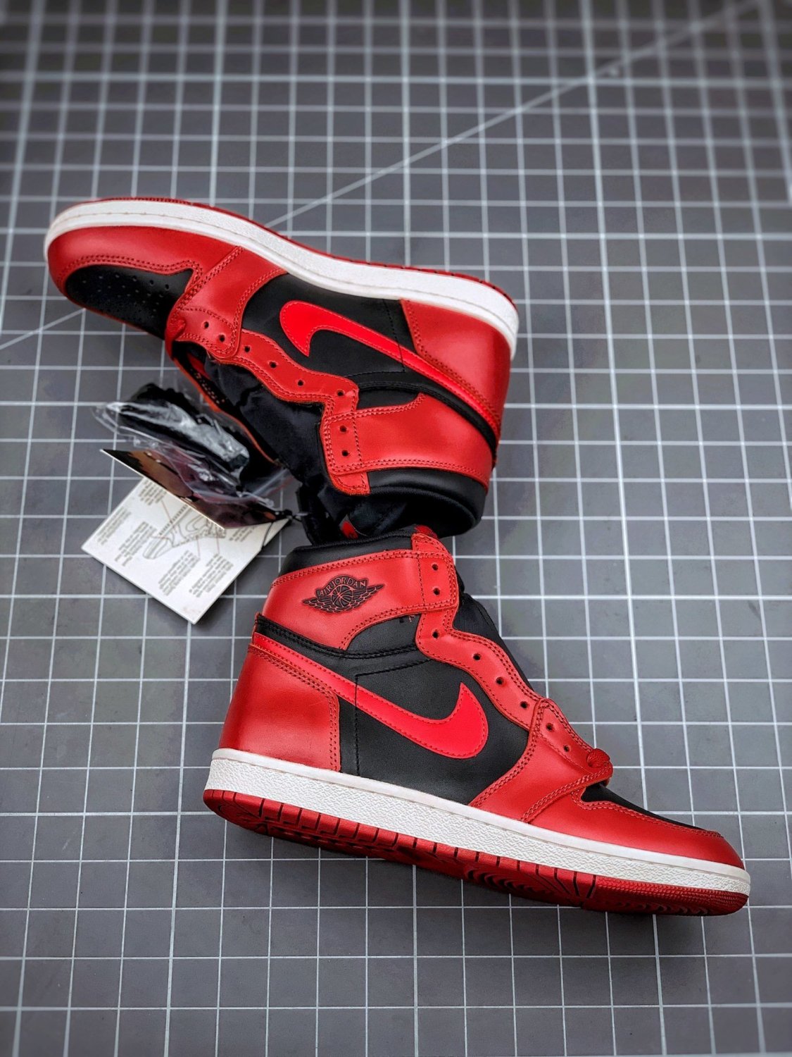 Men & Wmns Jordan 1 Retro Bred Banned (2016) (GS)
