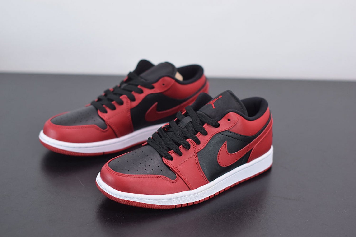 Men & Wmns Jordan 1 Low Reverse Bred