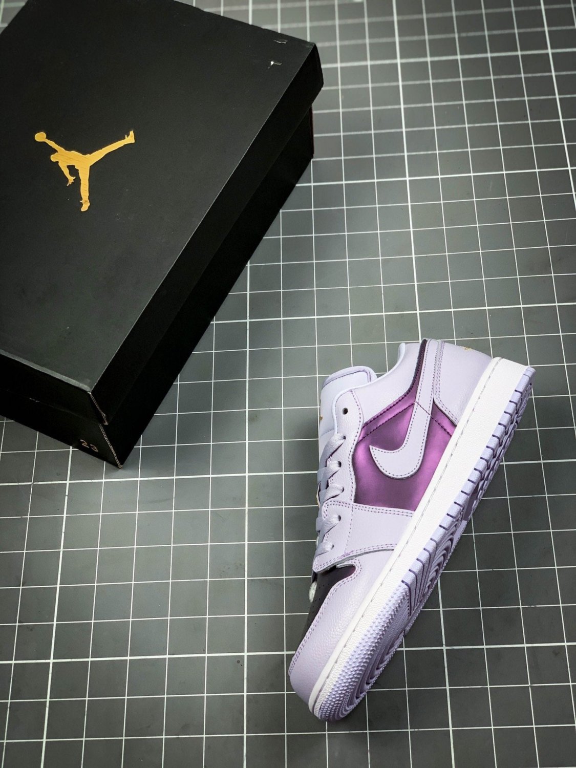 Men & Wmns Jordan 1 Low Oxygen Purple