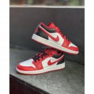 Men & Wmns Jordan 1 Low Bulls