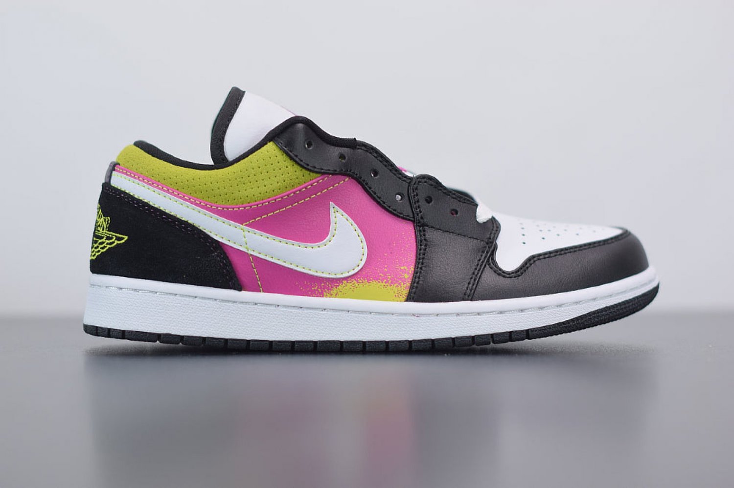 Men & Wmns Jordan 1 Low Black Active Fuchsia Cyber