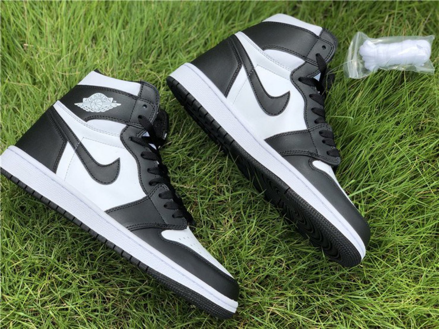Men & Wmns jordan 1 retro high black white