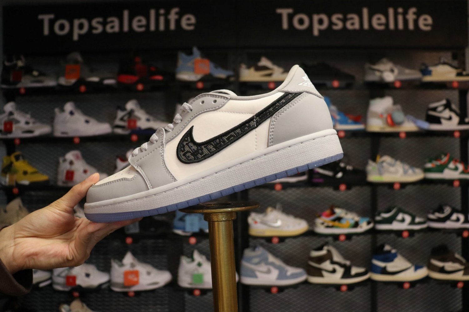 Men & Wmns Jordan 1 Retro Low Dior_1