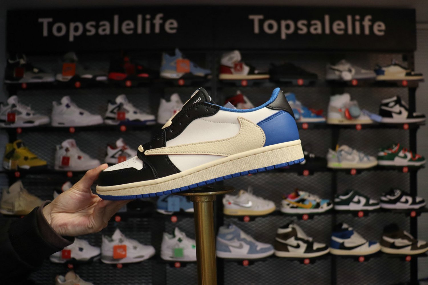 Men & Wmns Jordan 1 Retro Low OG SP Fragment x Travis Scott_2