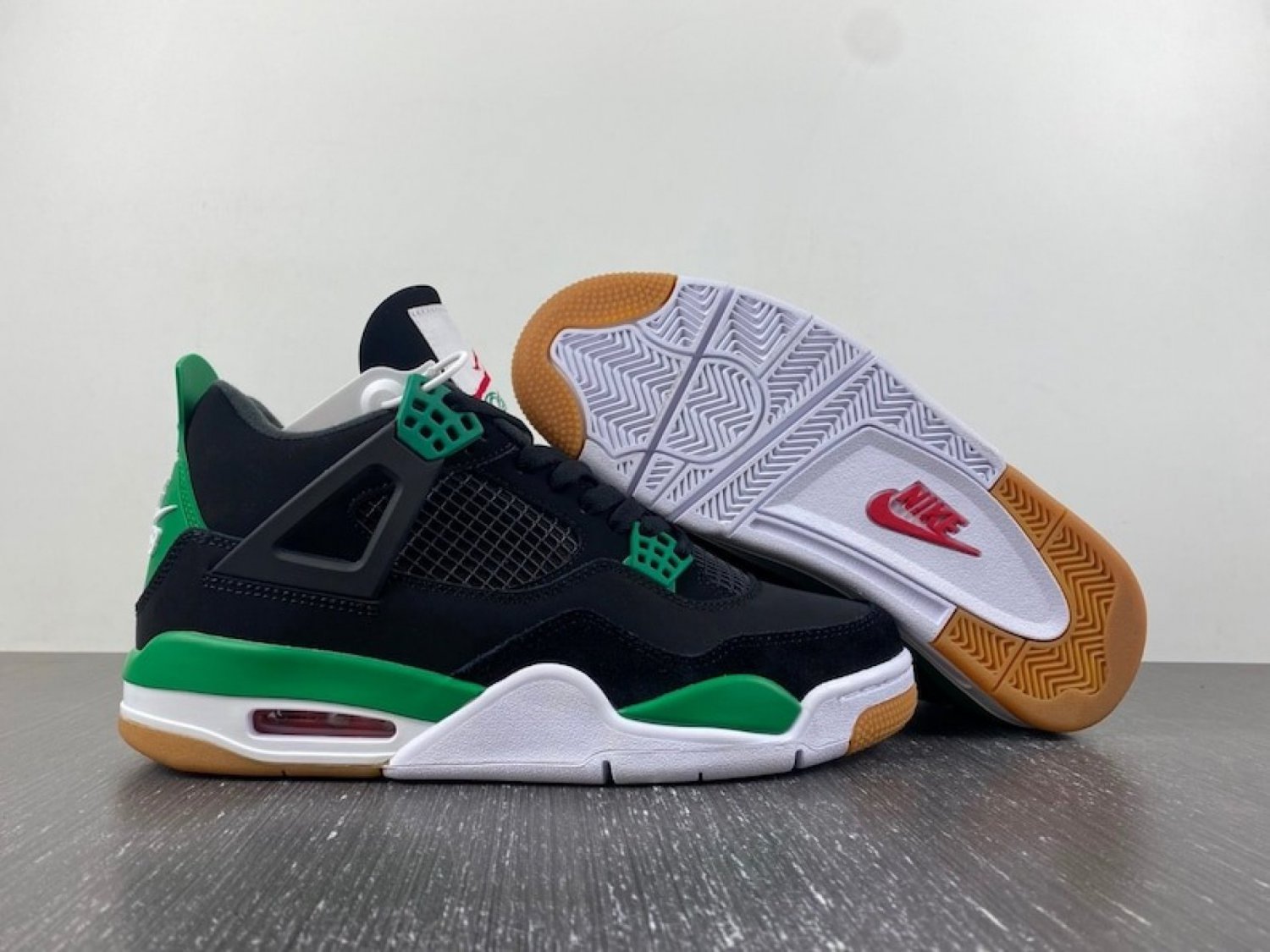 Men & Wmns Jordan 4 Retro SB Black & Green Unisex Sneaker
