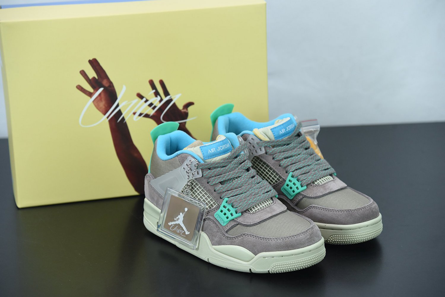 Men & Wmns Jordan 4 Retro SP 30th Anniversary Union Taupe Haze_3