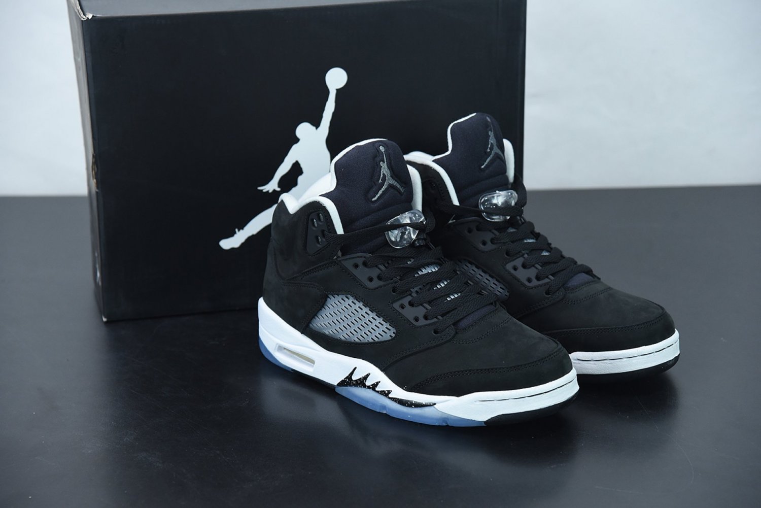 Men & Wmns Jordan 5 Retro Moonlight