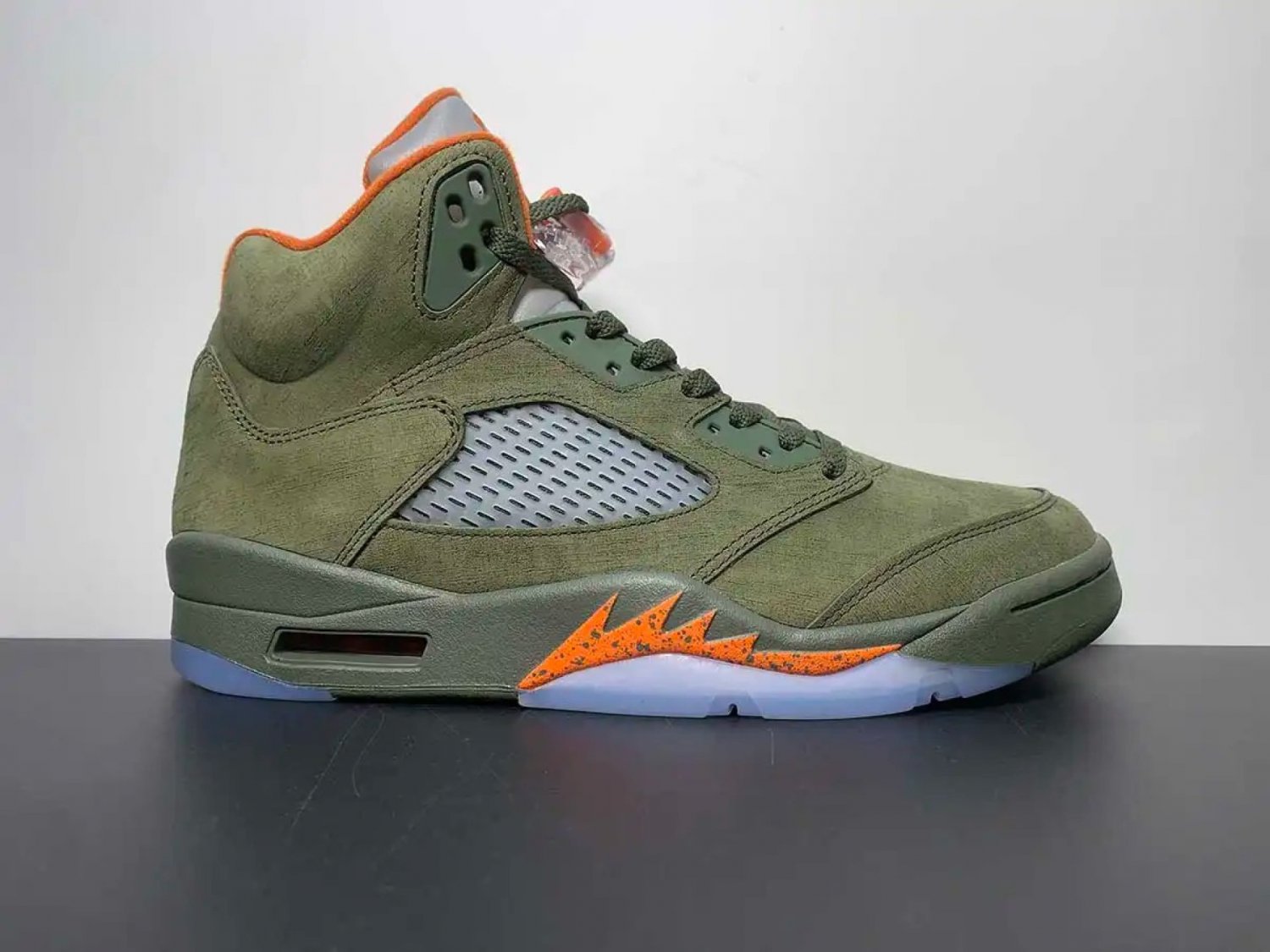 Men & Wmns Jordan 5 Retro Olive