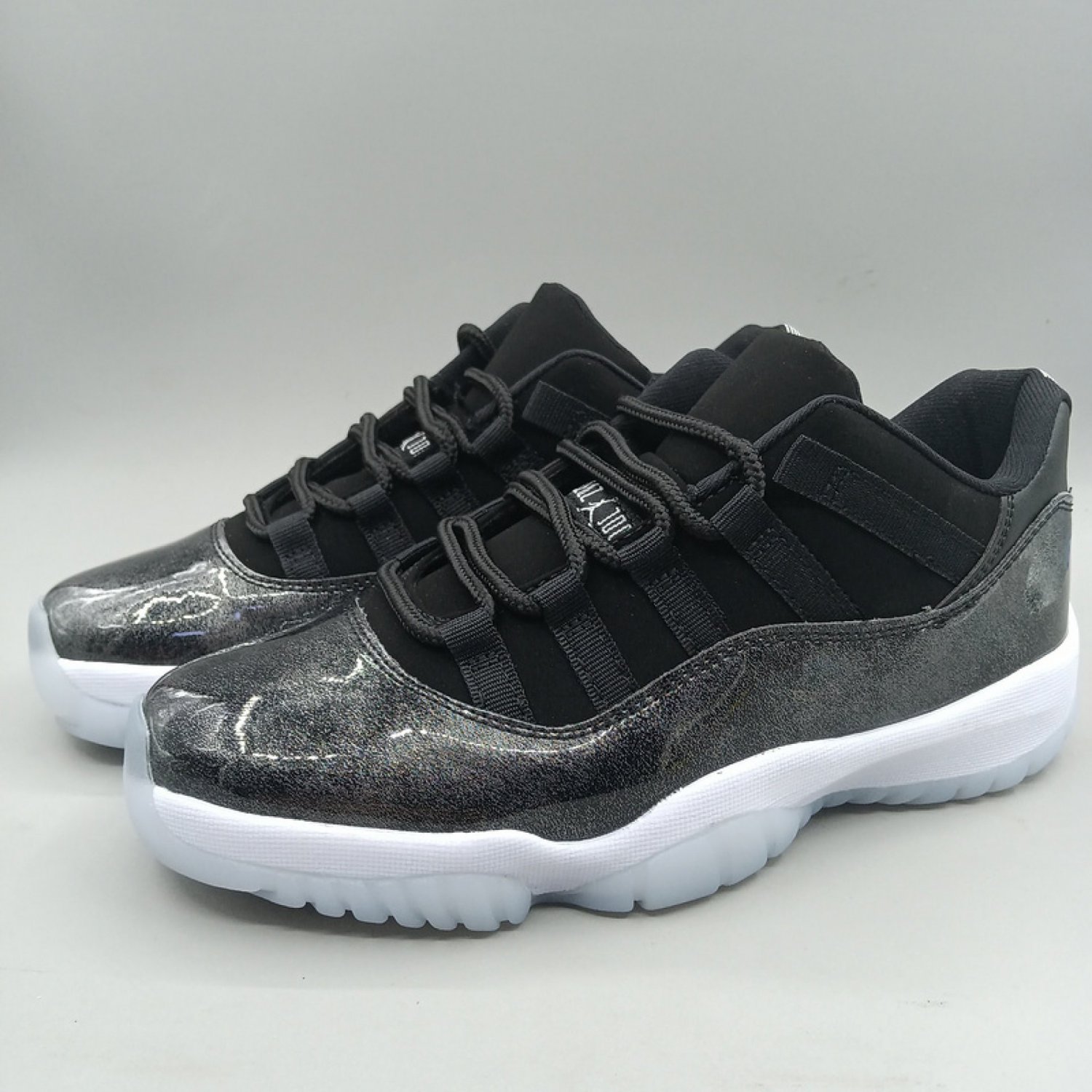 Men & Wmns Jordan 11 Retro Low Barons 528895-010_1