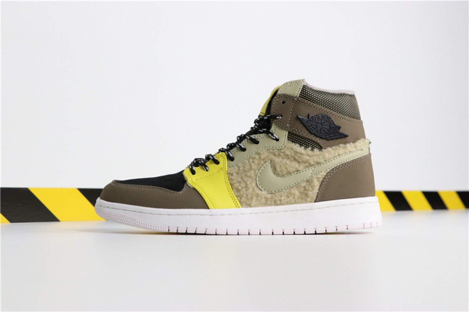 Air Jordan 1 High Zip BeachBlack RidgerockNatural Olive