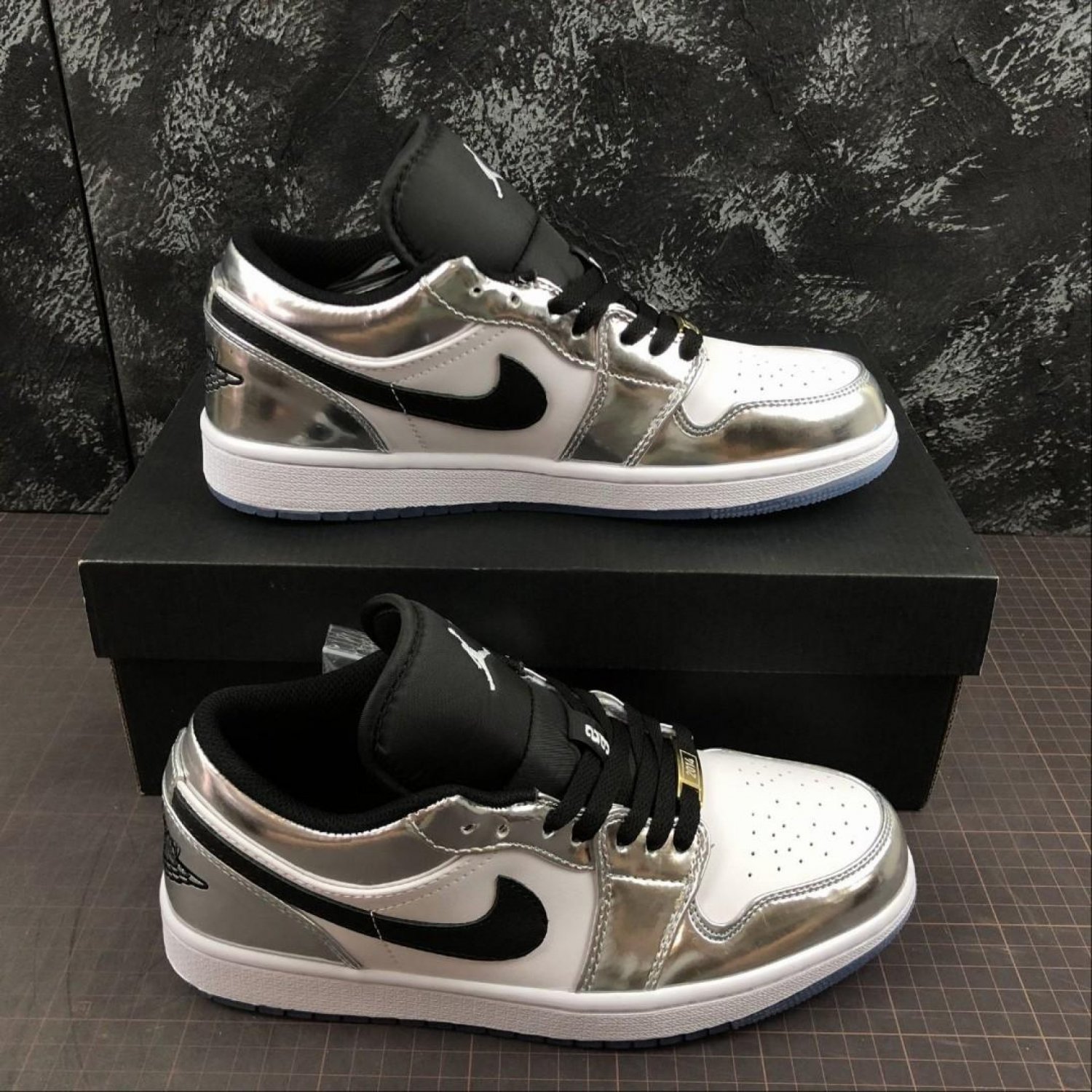 Air Jordan 1 Low &acirc;��Pass The Torch&acirc;�� ChromeWhite-Black