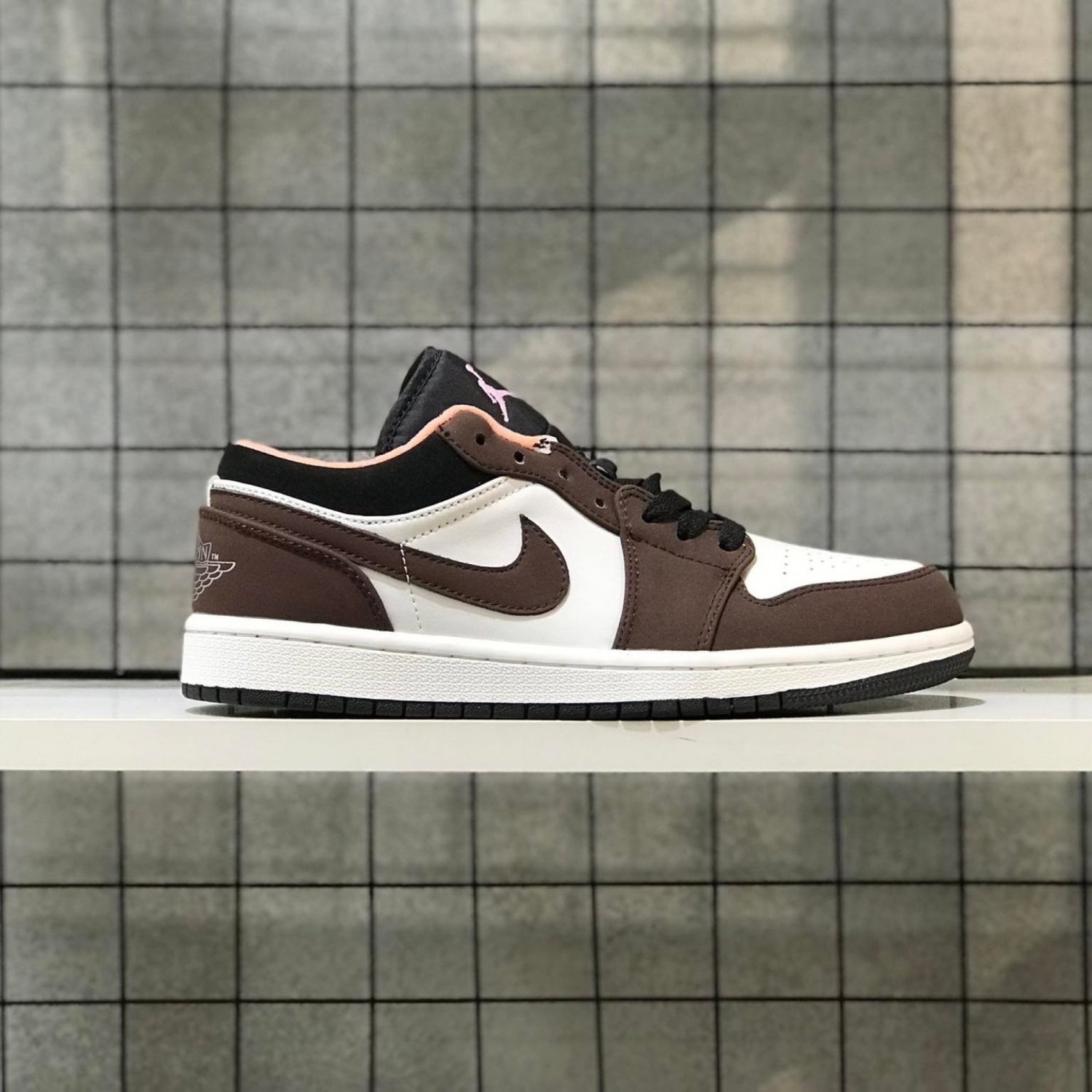 Air Jordan 1 Low 'Mocha'