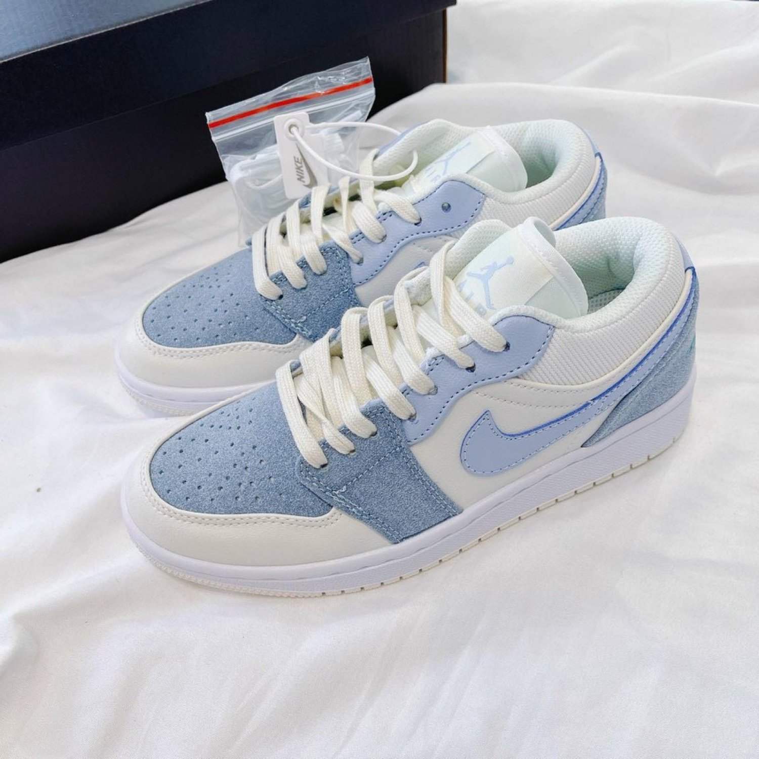 low top jordan 1 light blue