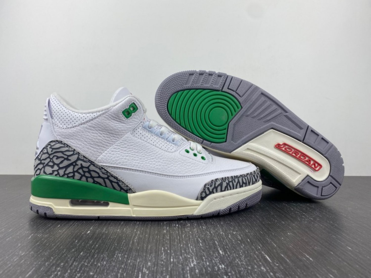 Air Jordan 3 WhiteVarsity Red-Lucky Green-Cement Grey