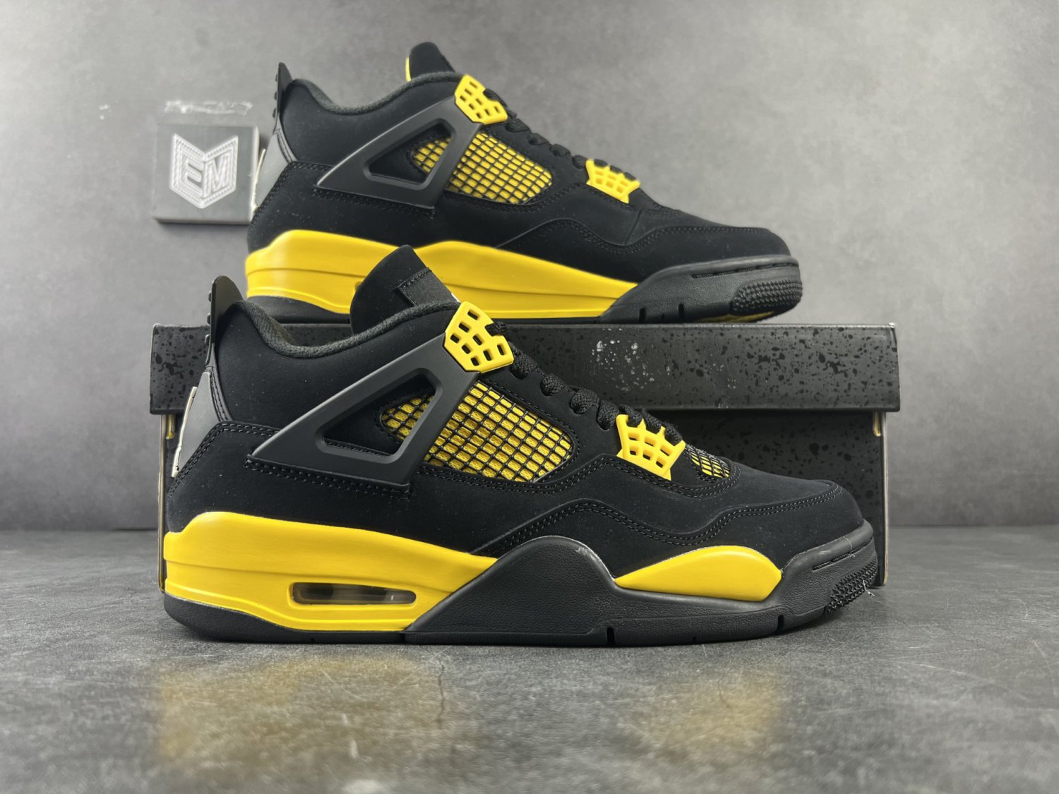 Air Jordan 4 Retro Thunder (2023)