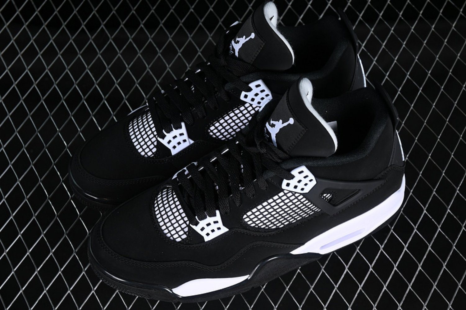 AIR JORDAN 4 RETRO WHITE THUNDER BLACKWHITEBLACK