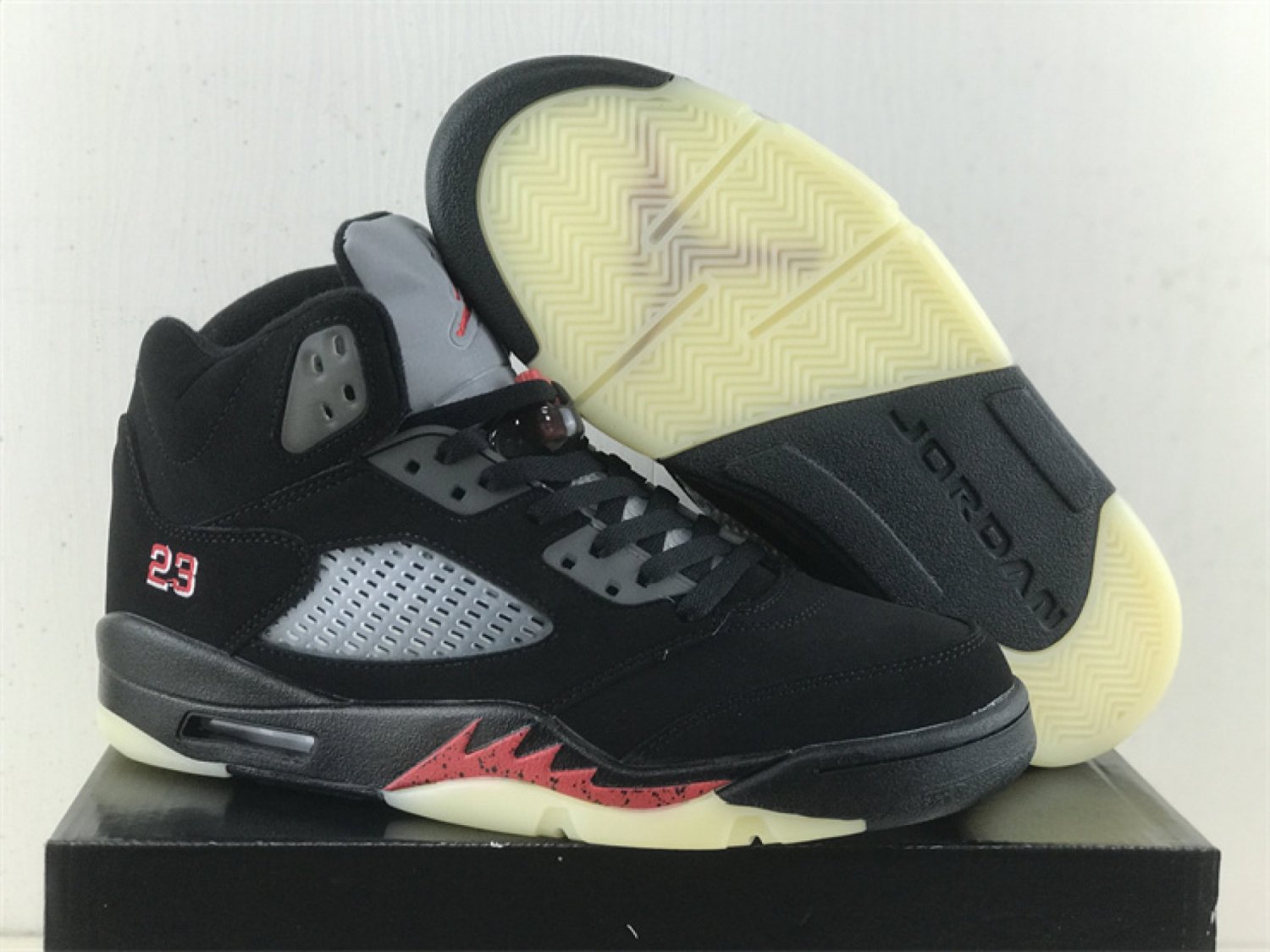 Air Jordan 5 Gore Tex Off Noir Fire Red Black Muslin