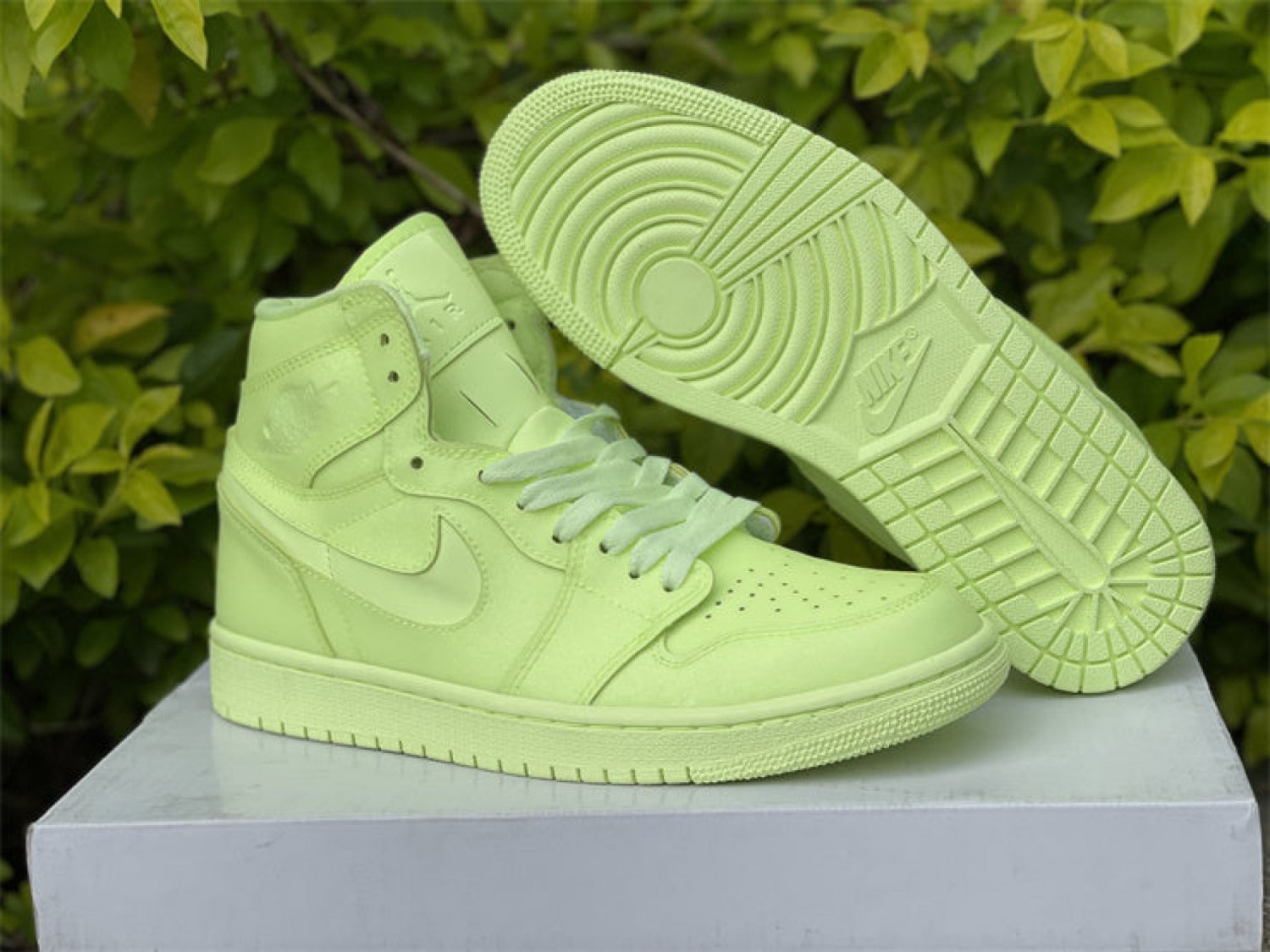 Jordan 1 Fluorescent Green
