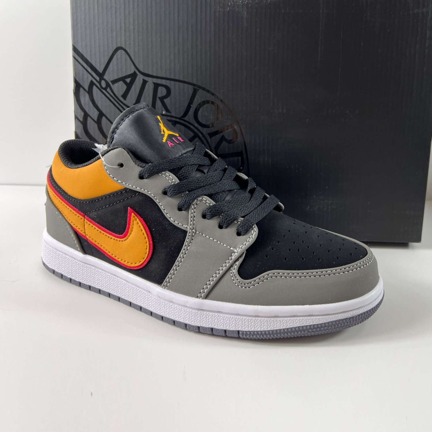 Jordan 1 Low ' Tokyo Vintage '