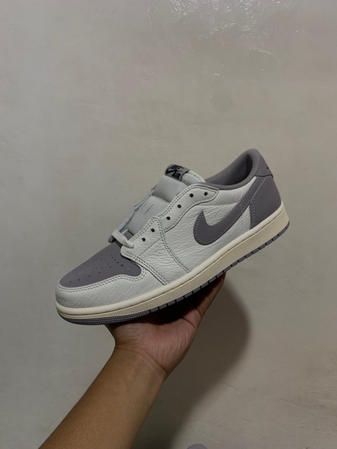 Jordan 1 Low OG Atmosphere Grey