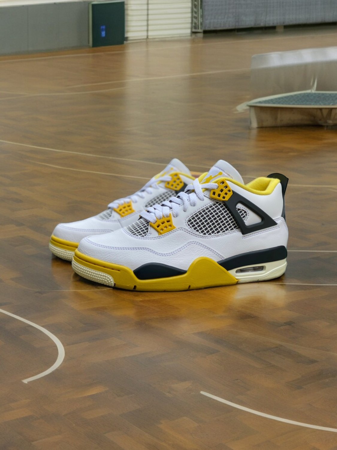 Jordan 4 Retro Vivid Sulfur