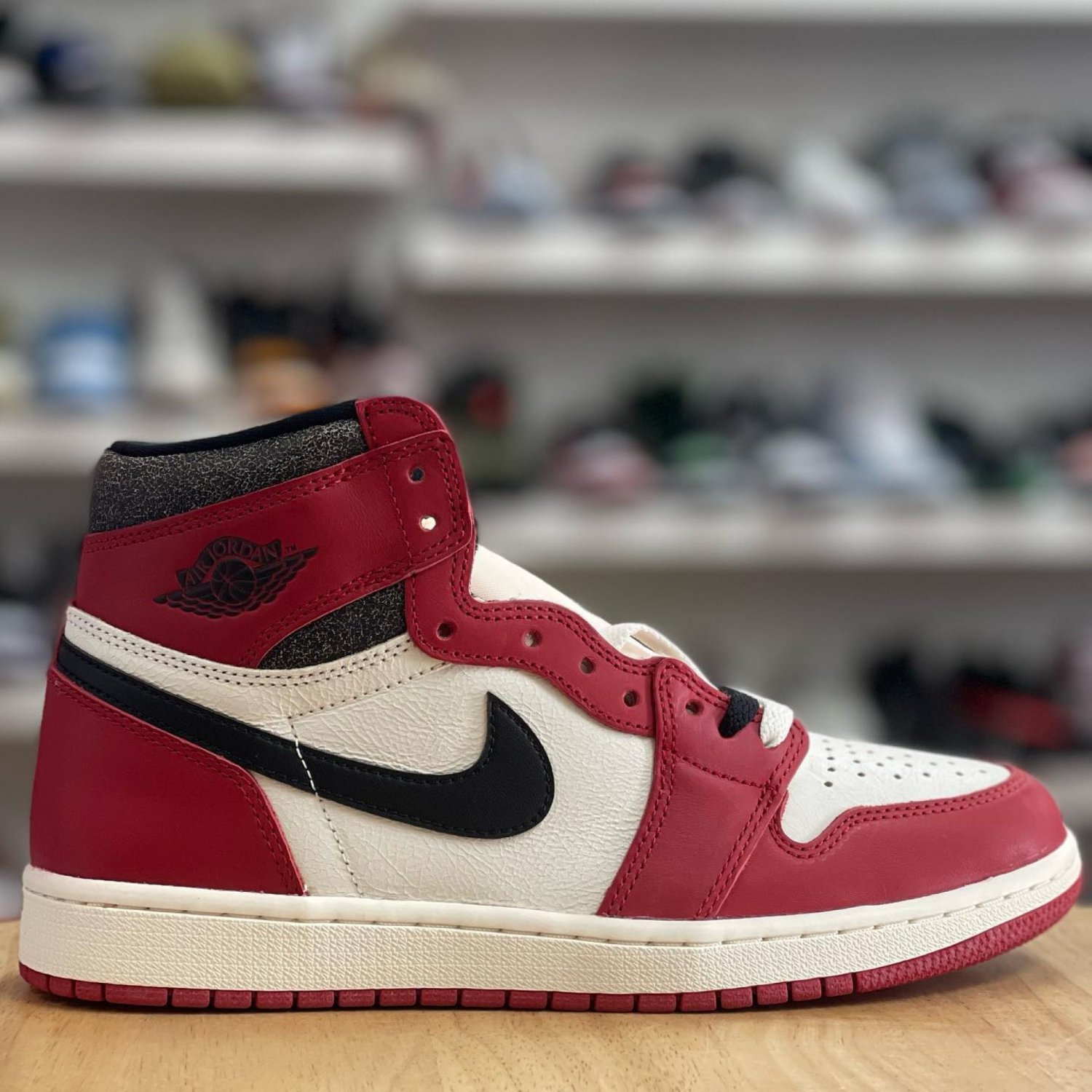 Nike Air Jordan 1 High &acirc;��Lost & Found&acirc;��