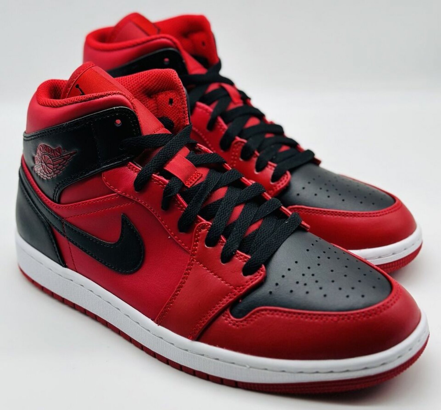 Nike Air Jordan 1 Retro Mid Reverse Bred Gym Red 554724-660