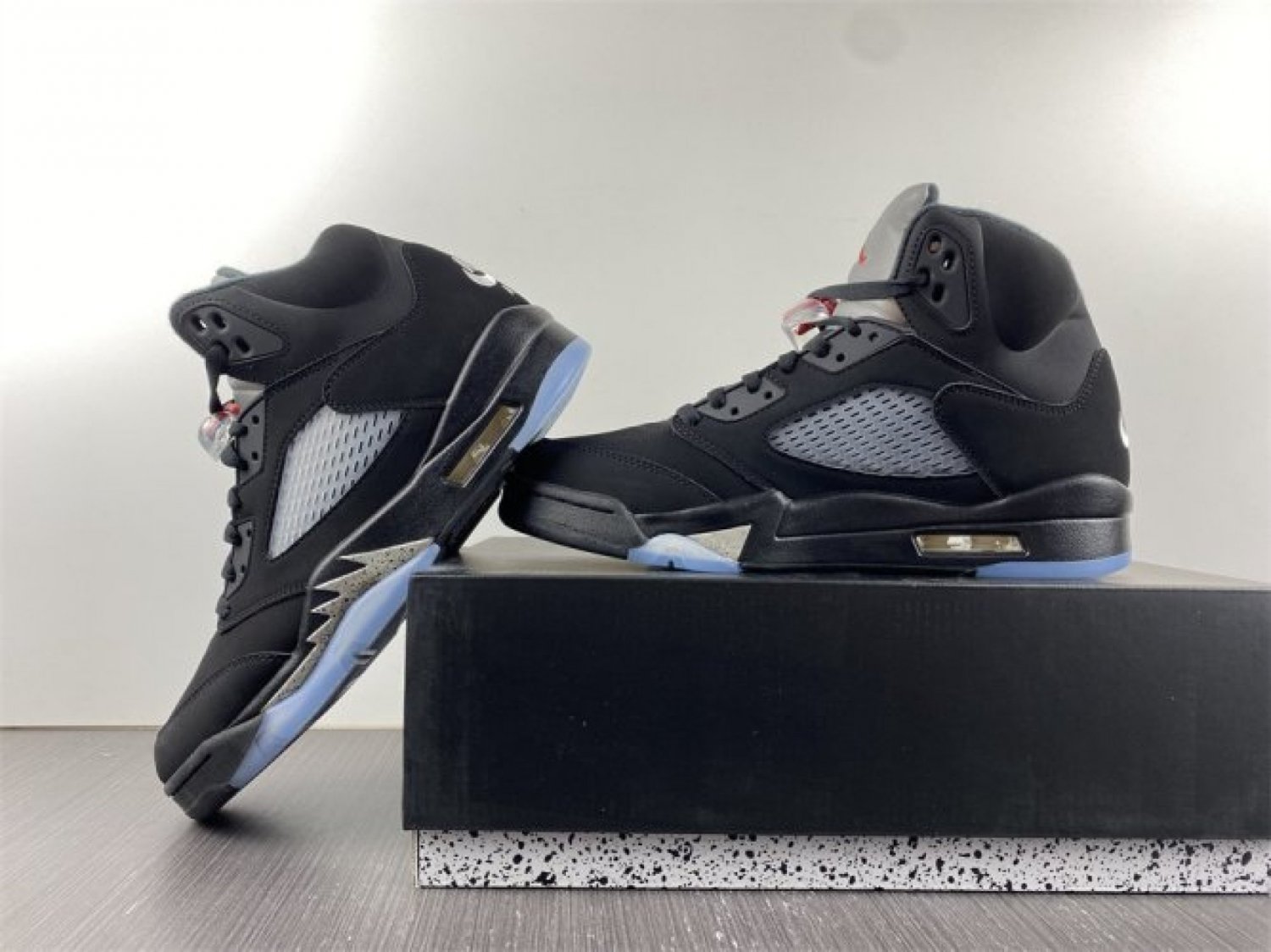 Nike Air Jordan 5 Retro Black Metallic Sneakers 845035-003