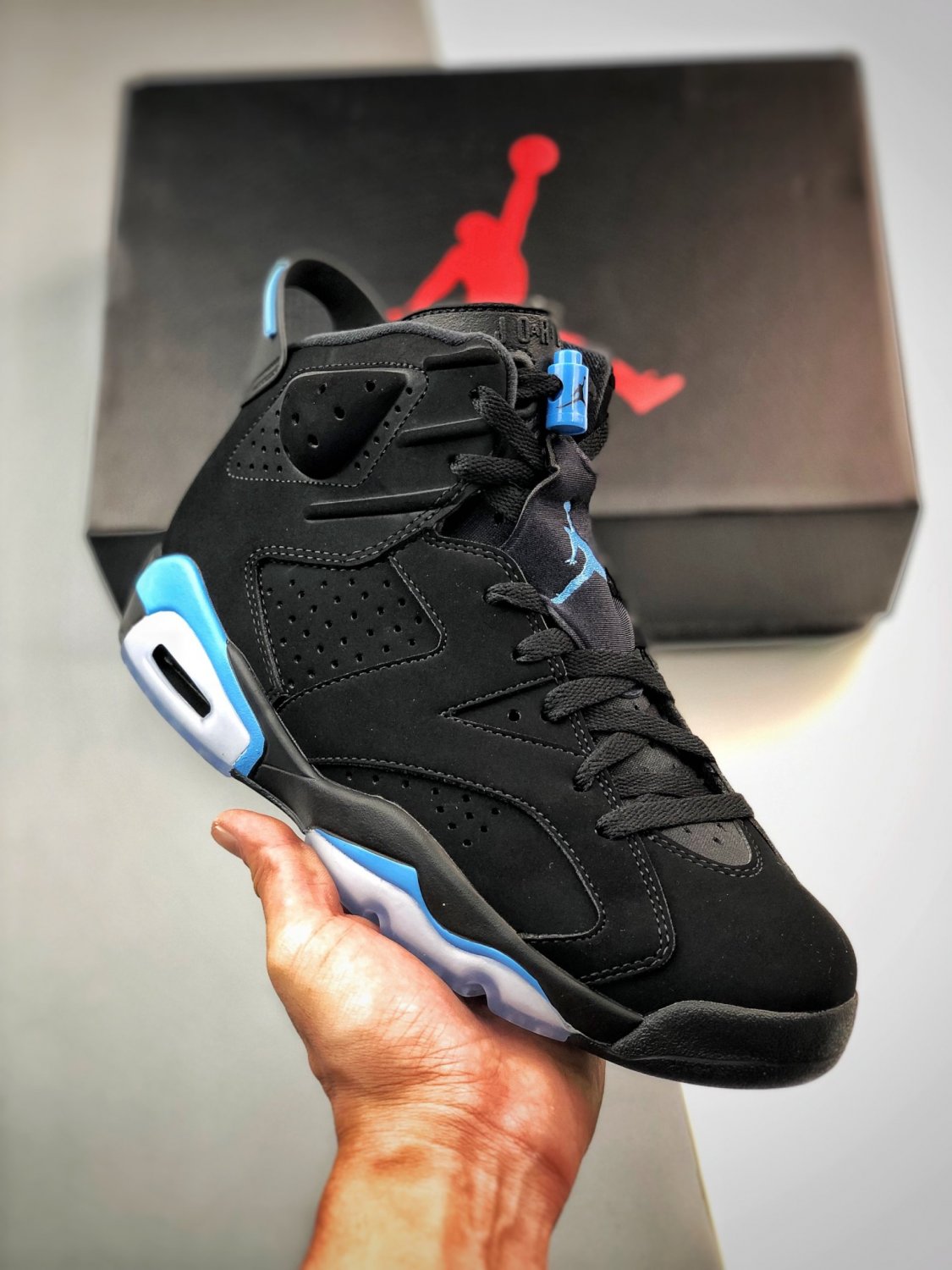 Nike Air Jordan 6 Retro UNC