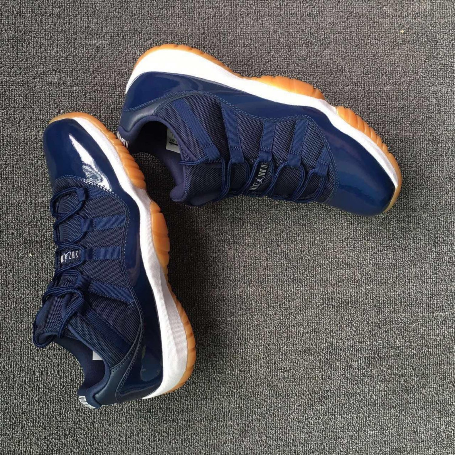 Nike Air Jordan 11 Low Navy Gum