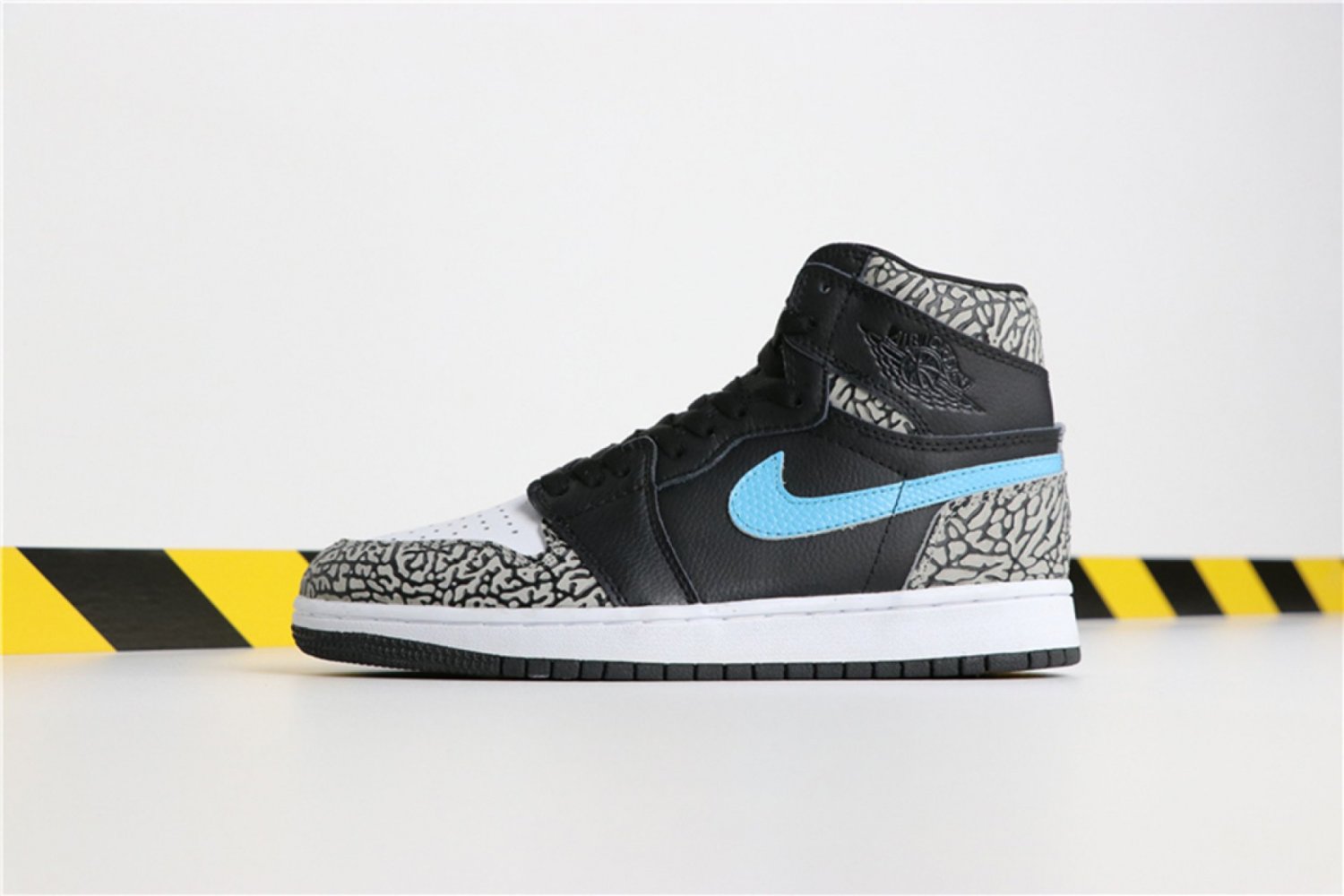 The Shoe Surgeon&acirc;��s &acirc;��Atmos&acirc;�� Air Jordan 1 Custom